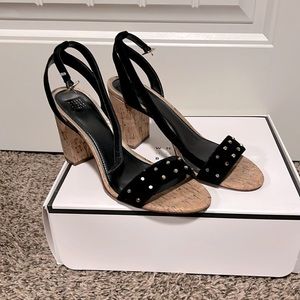 White House Black Market NWT pointed toe heels snake skin ivory size 10